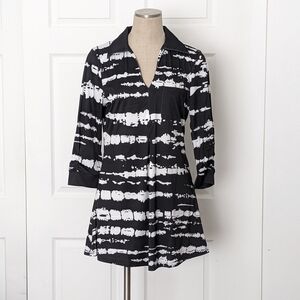 Elegant Monochrome Women's Tunic